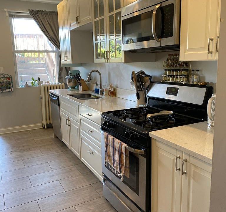 1st image of 1719 W Bryn Mawr Ave #2E