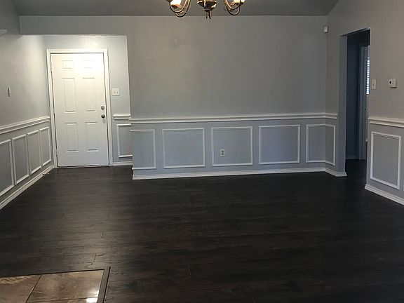 4th image of 1402 Rosewood Ln