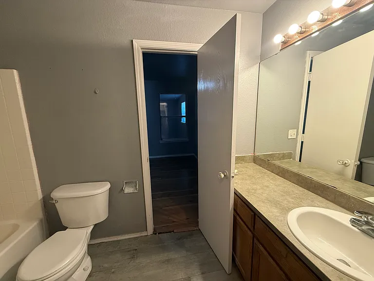 1306 N Arthur St — Photo 8