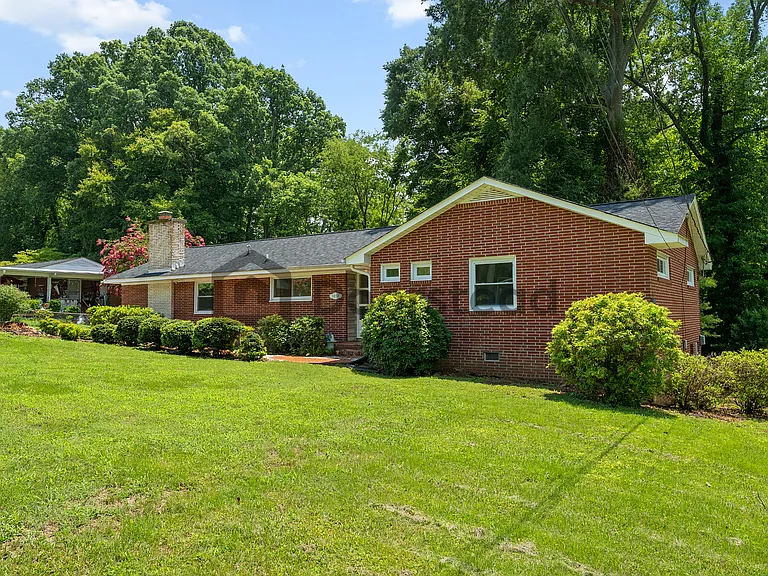 1217 Forestdale Dr — Photo 2