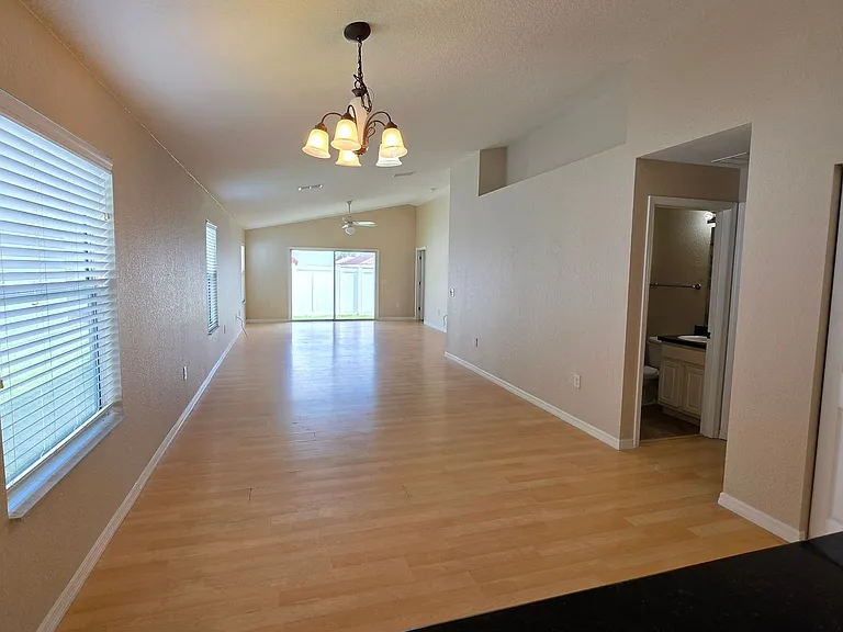 4900 NE 123rd Ln — Photo 9