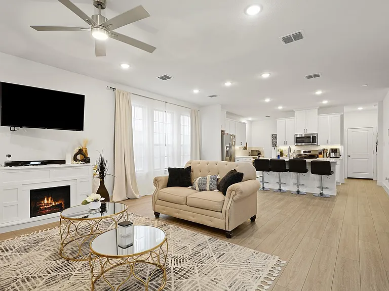 1013 Carnation Dr — Photo 8