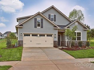 26 Forestdale Rd, Hendersonville, NC 28792