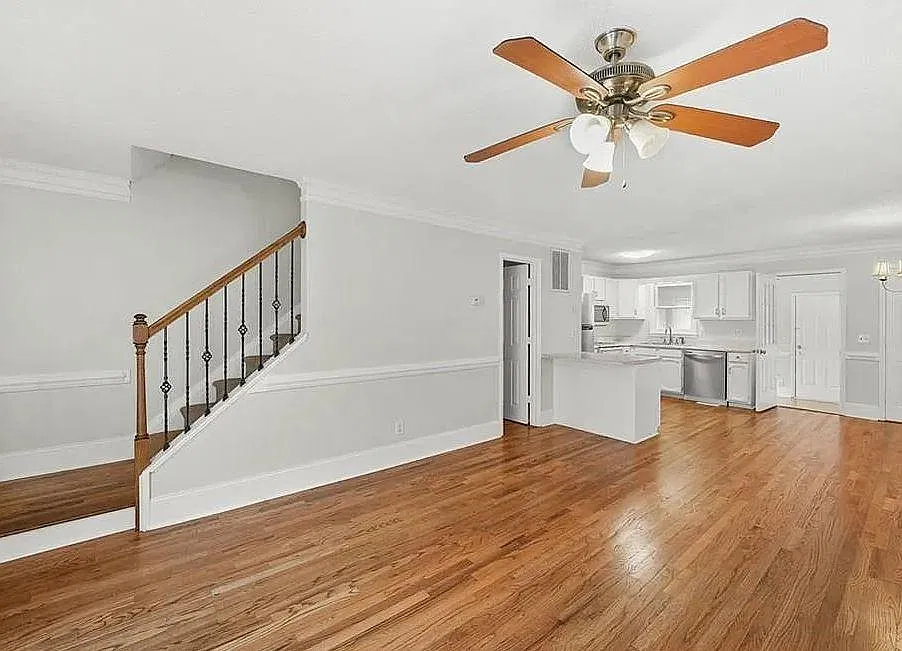 3 bed, 3.0 bath, 1666 sqft, $2,150 — Photo 2