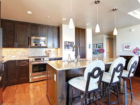 3rd image of 10610 NE 9th Pl Unit 1607