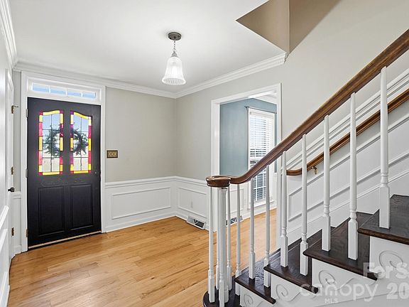 5th image of 1308 Dumbarton Rd