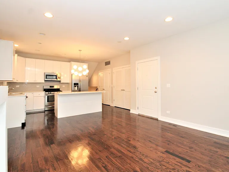 2408 W Cortland St #1W — Photo 13