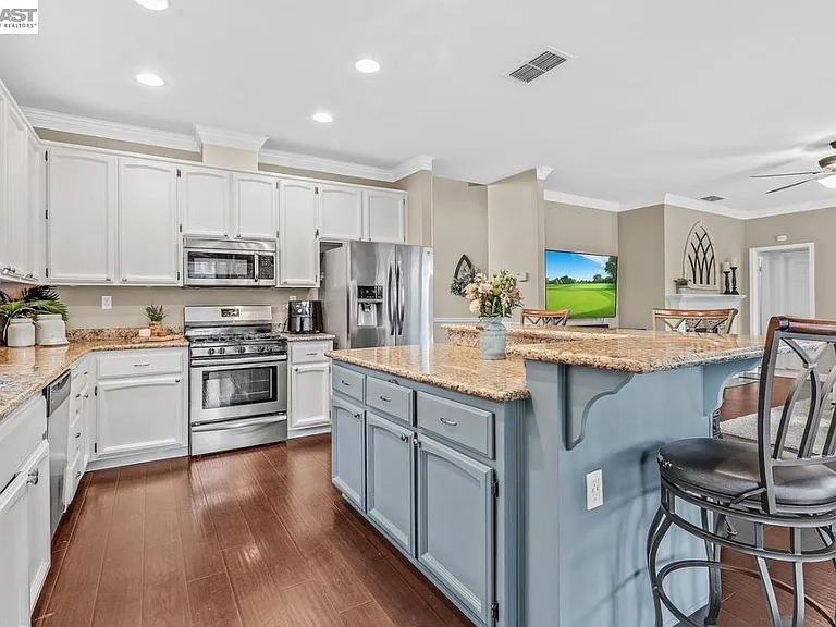 828 Hollowbrook Dr — Photo 6
