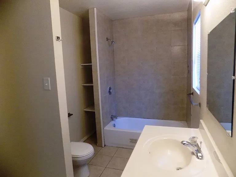 636 W Norwood Ct — Photo 16