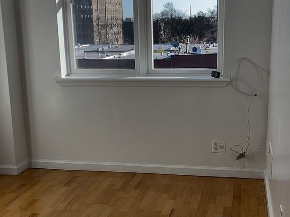 5th image of 823 Willoughby Ave #4AA