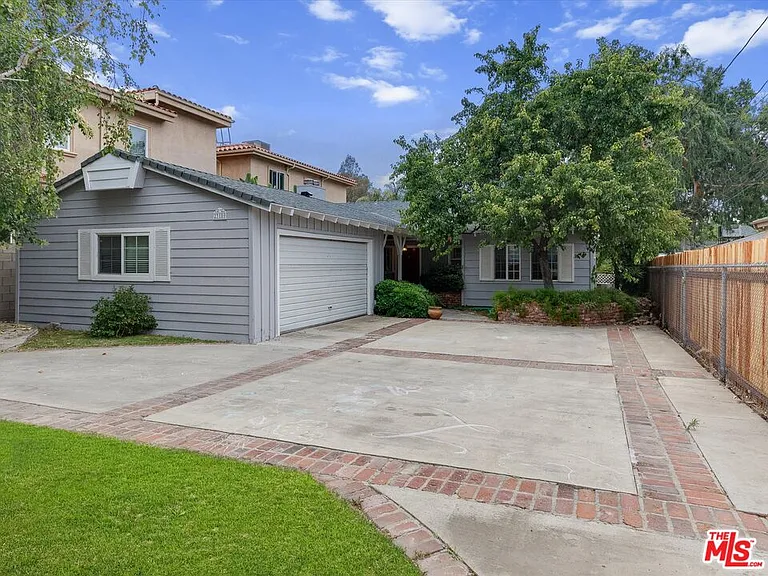 23109 Mariano St — Photo 2