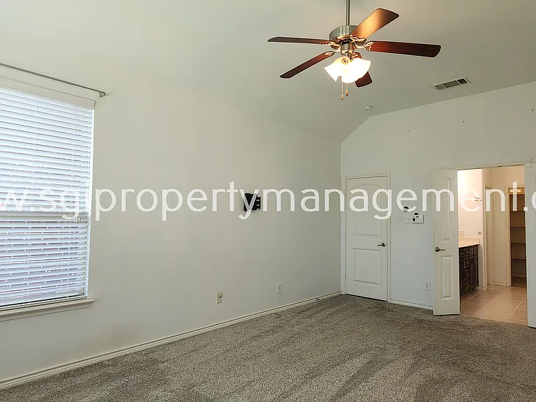1369 Crescent Cove Dr — Photo 20