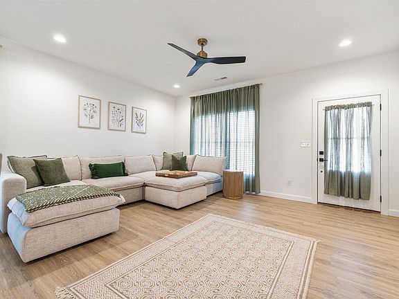 4th image of 1626 Park Ave
