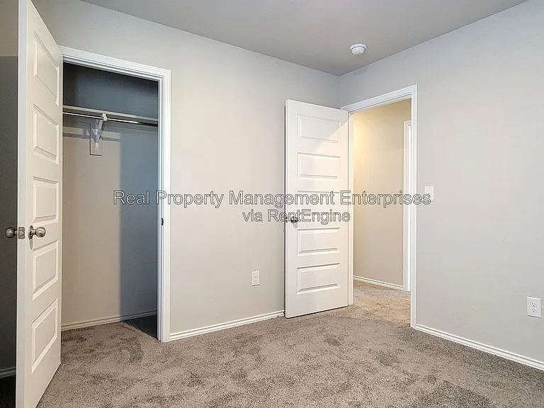 9501 NW 118th St — Photo 17