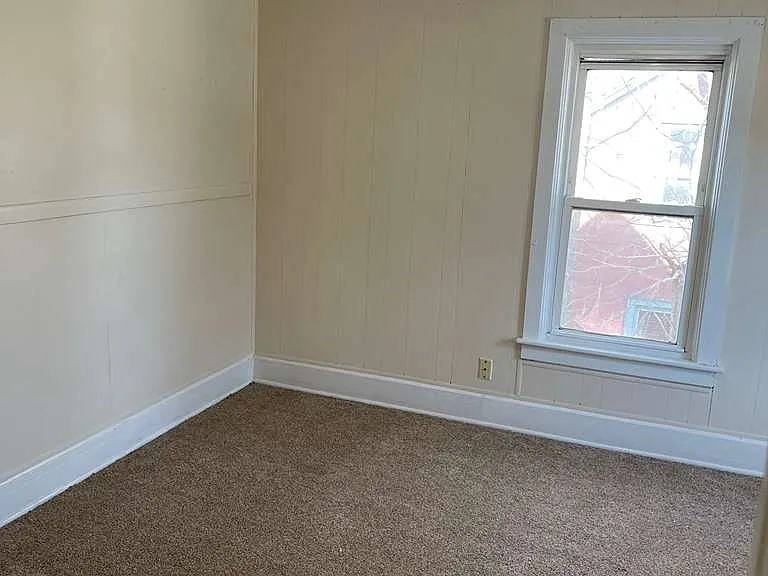 320 W Clark St — Photo 14