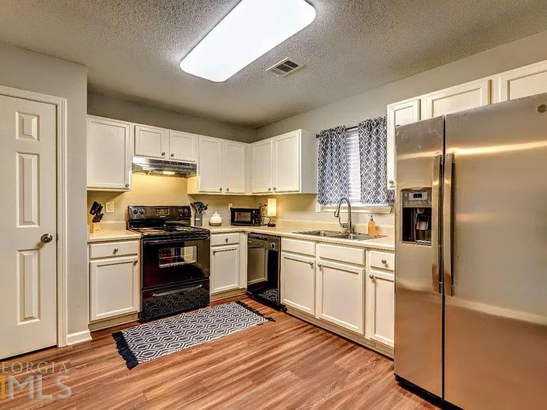 7271 Crestside Dr — Photo 5