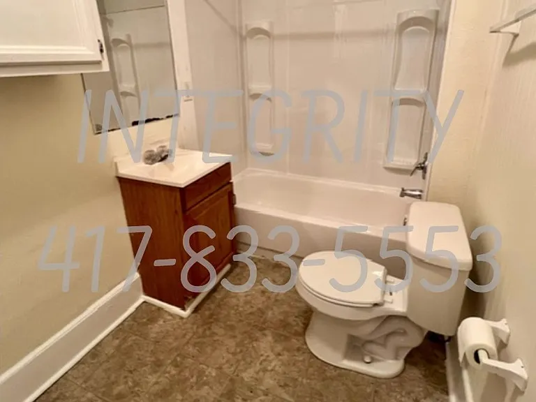 2326 N Franklin Ave — Photo 7
