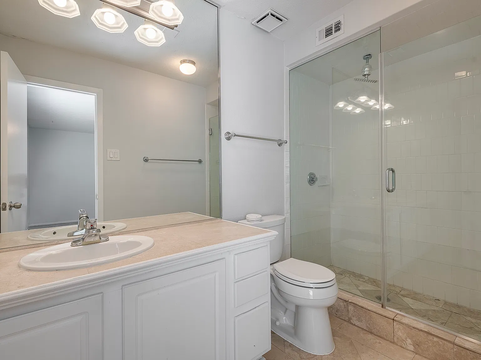 2 bed, 1118 sqft, $2,050 — Photo 3