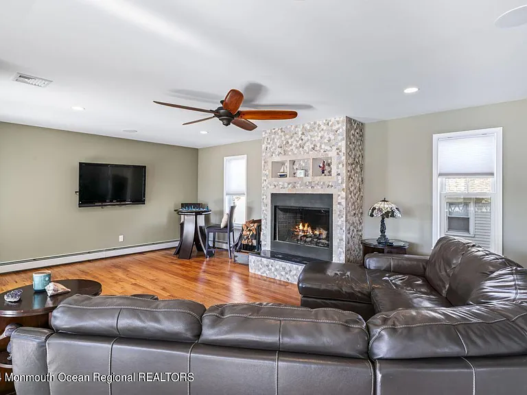 915 SW Central Ave — Photo 10