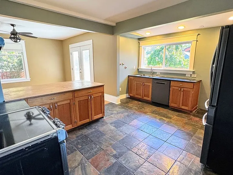 4718 N Oberlin St — Photo 16