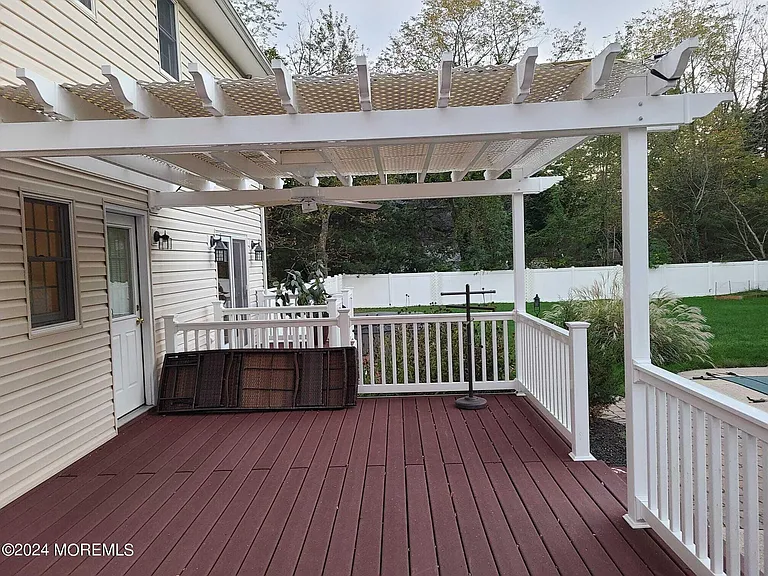 1578 N Bay Ave — Photo 8