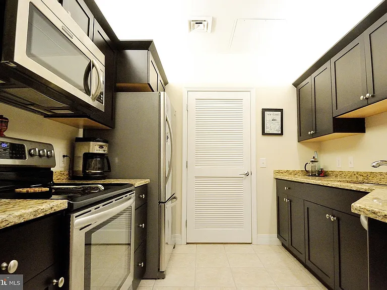 1600 Arch St #812 — Photo 5