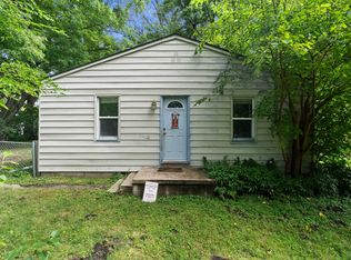 2825 E 37th St, Des Moines, IA 50317