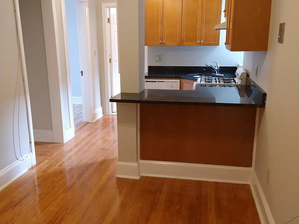 1189 Commonwealth