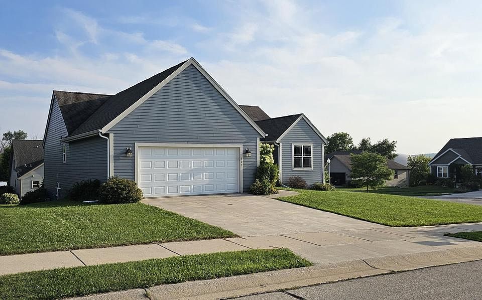 1st image of 325 Kensington CIRCLE