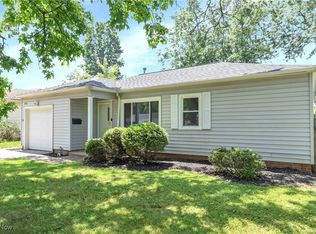 6530 Aylesworth Dr, Parma Heights, OH 44130