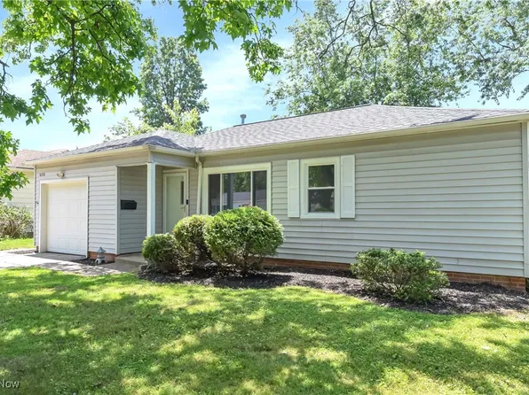 6530 Aylesworth Dr, Parma Heights, OH 44130