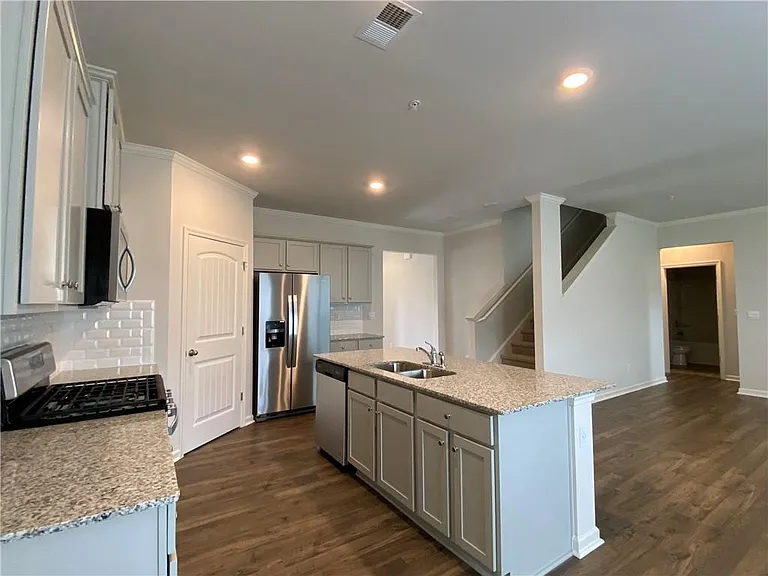 2715 Piper Dr — Photo 4