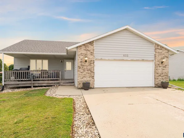603 W 10th St, Dell Rapids, SD 57022