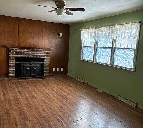 4th image of 601 Benton Way