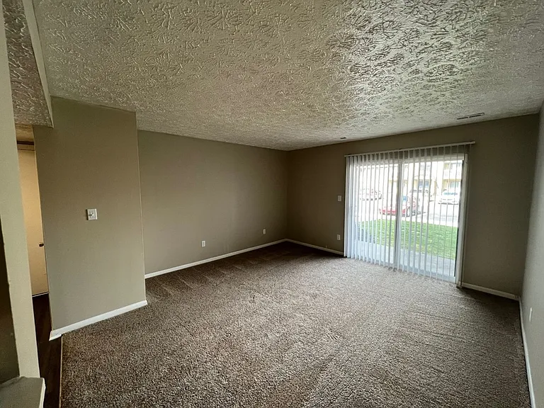 Cross Lakes Apartments — Photo 28
