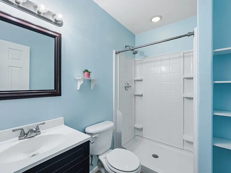 4579 Laurelglen Ln — Photo 13
