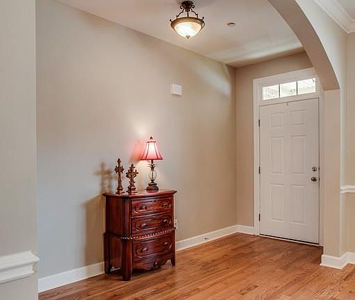 3rd image of 608 Nevins Pl
