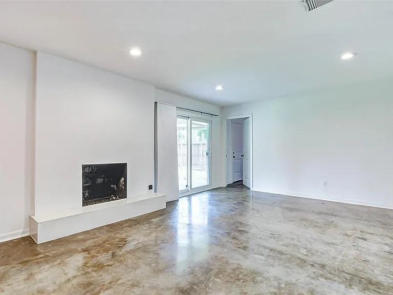 1202 Shadeland Dr — Photo 9