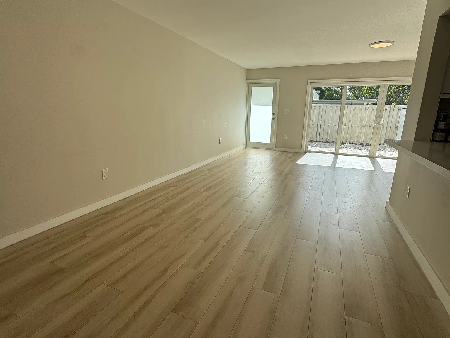 3 bed, 1408 sqft, $3,400 — Photo 4