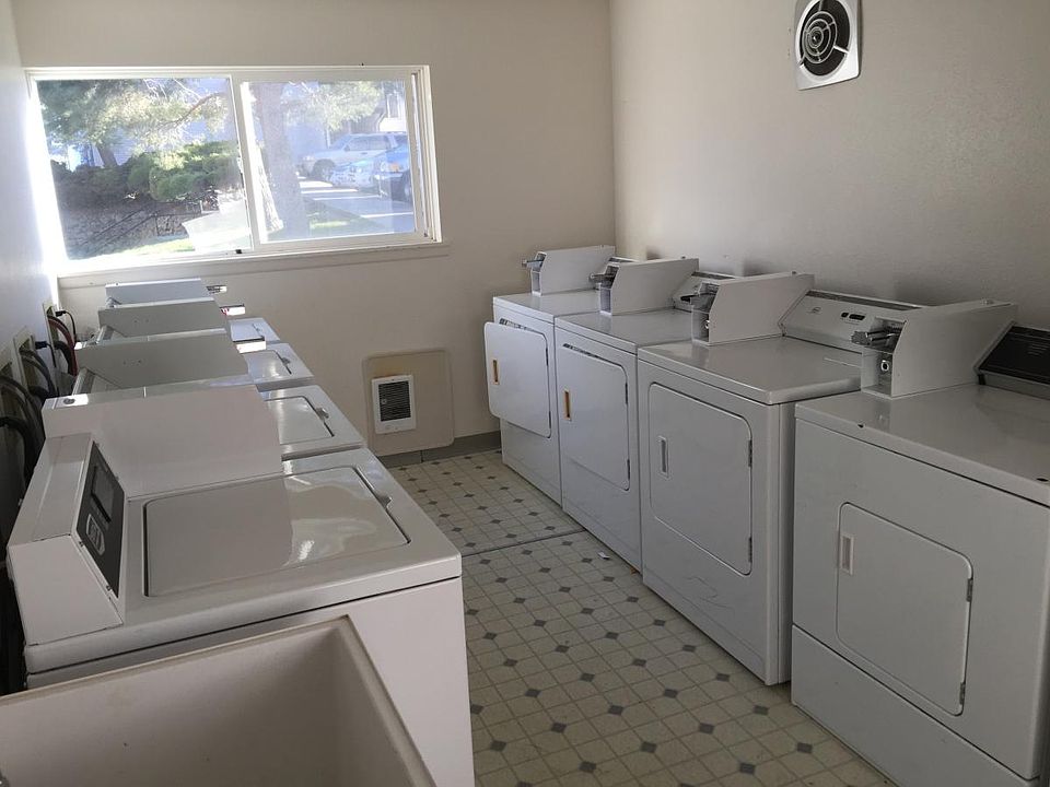 2nd image of 921 SE Klemgard St APT F1
