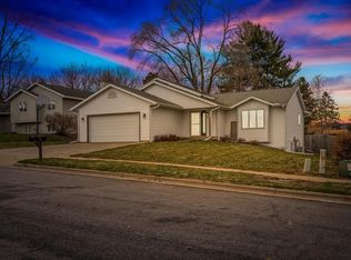 1973 Sandalwood Dr, Onalaska, WI 54650