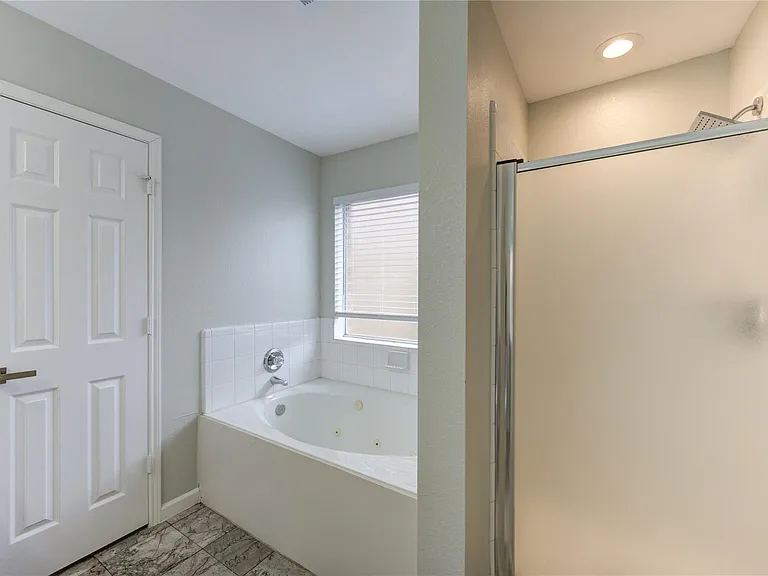9611 Lasbury Dr — Photo 15