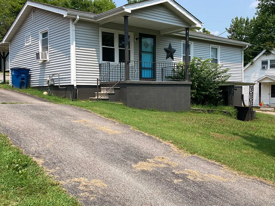 305 Highland Ave