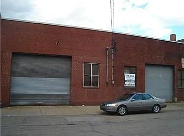 2nd image of 2125 Jane St