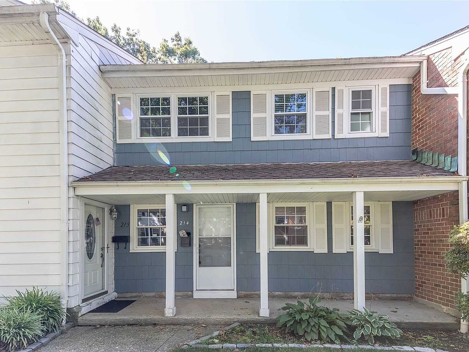 1st image of 214 Towne House Vlg