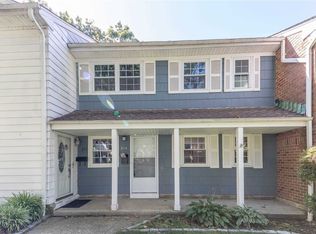 214 Towne House Vlg, Islandia, NY 11749