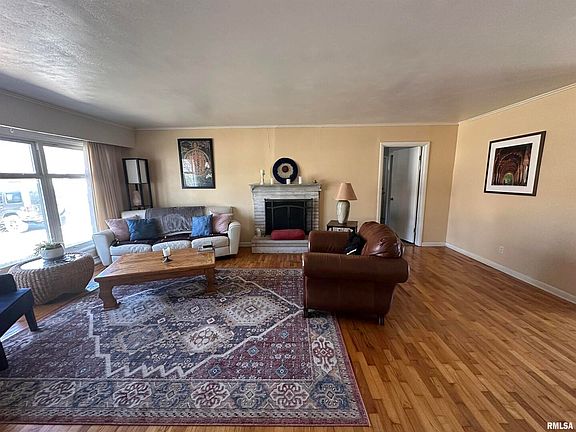 3rd image of 1209 W Hill Ave