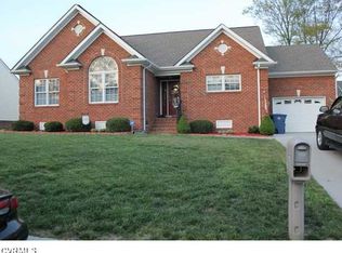112 Laurens Ln, Colonial Heights, VA 23834
