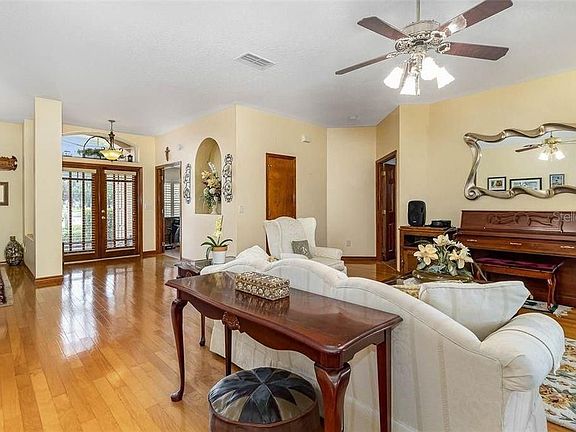 4th image of 10001 Highland Woods Ct