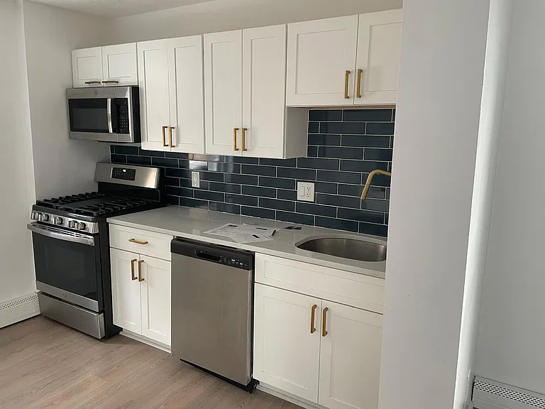 29 Irving St #5 — Photo 6